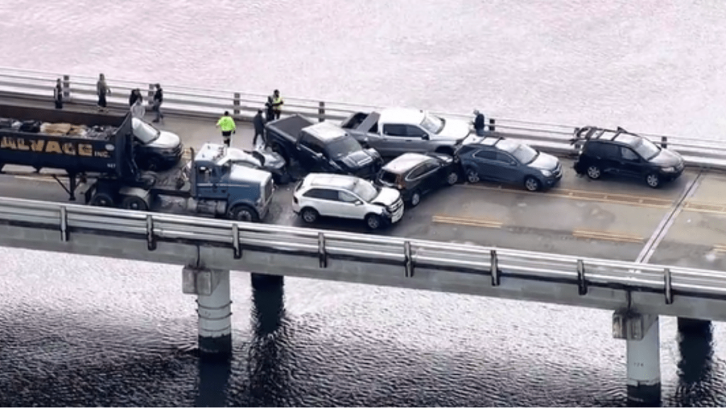 Οι λωρίδες Westbound Bay Bridge ανοίγουν ξανά για αρκετές ώρες μετά από περισσότερα από 40 τροχαία οχήματα – NBC4 Washington