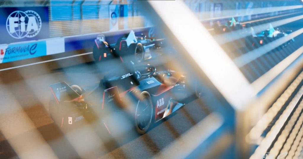 Formula E, η σεζόν ξεκινά ξανά.  Με εξαιρετικά γρήγορη φόρτιση και τη διαμάχη για την ινδική σκηνή