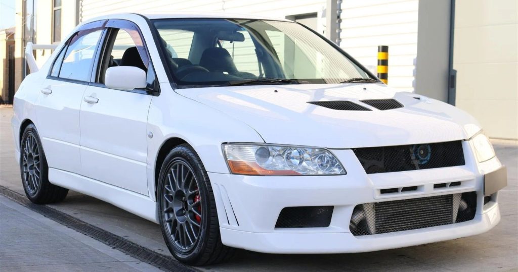 Δείτε τι κάνει το Mitsubishi Lancer Evo VII του 2001 ξεχωριστό