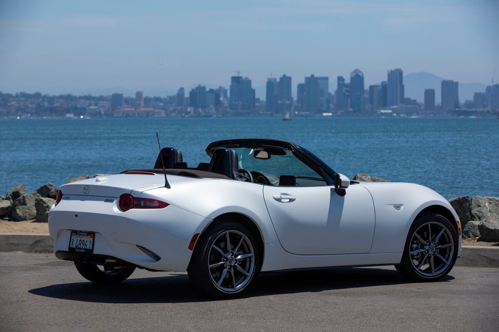 5 λόγοι για τους οποίους το Mazda MX-5 Miata 2023 αξίζει τα λεφτά του