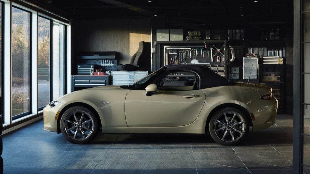 Το Mazda MX-5 Miata 2023 αποκτά νέα επιλογή αμμώδους βαφής, υψηλότερη τιμή