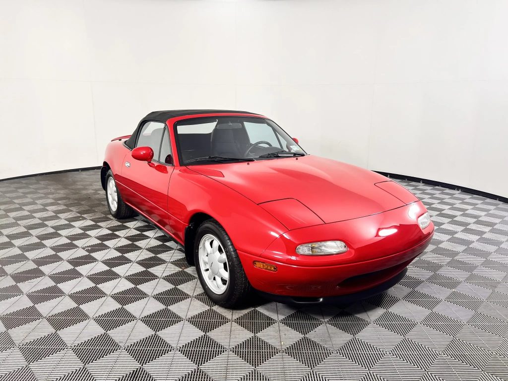 Barely-Driven 1990 Mazda MX-5 Miata Needs a New Iowner, Makes for Amazing Time Capsule