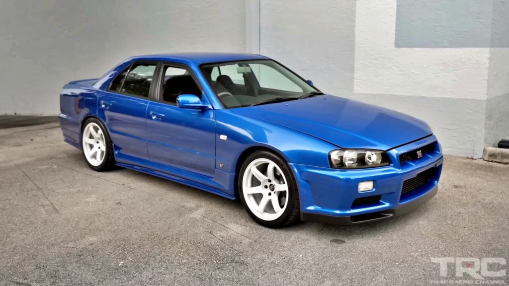 Θυμόμαστε το εξαιρετικά σπάνιο 4-θυρο R34 Nissan Skyline