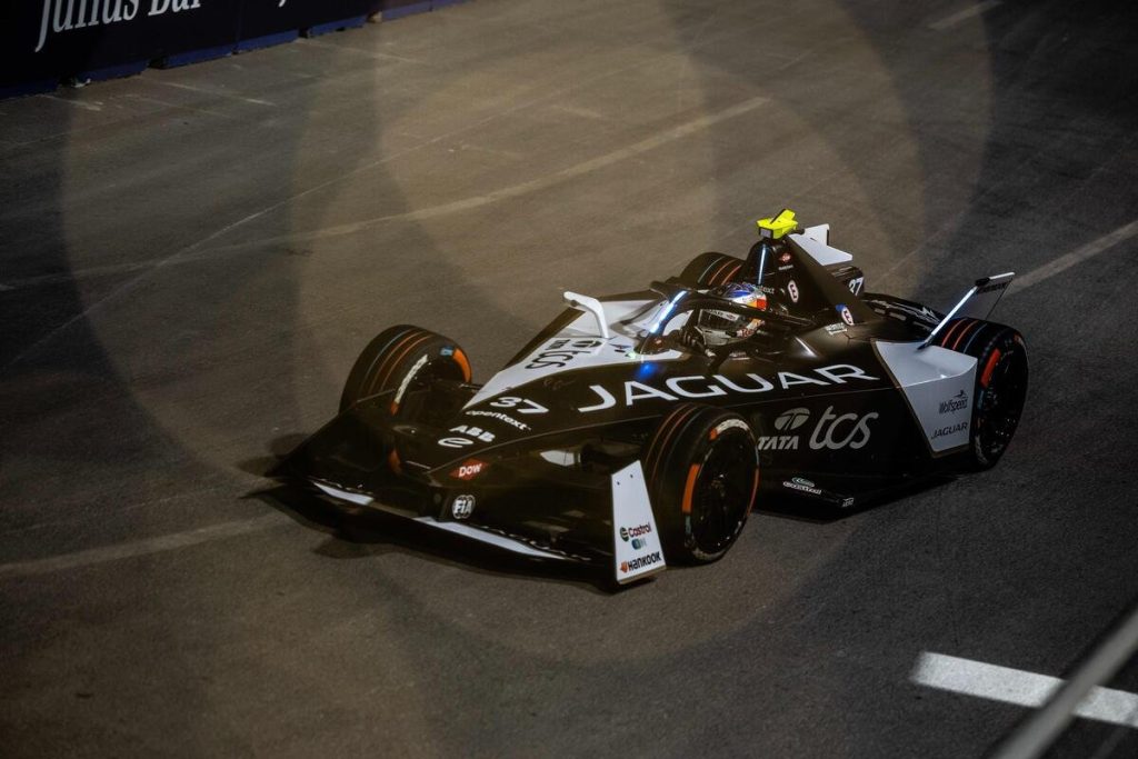 Formula E. Ο Nick Cassidy κερδίζει το δεύτερο Diriyah E-Prix 2024 – Electric