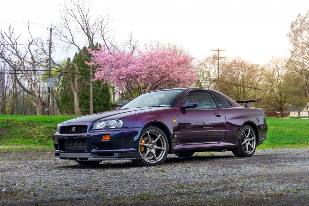 Midnight Purple 1999 Nissan Skyline GT-R V-Spec Shows Blossoming Chameleon DNA