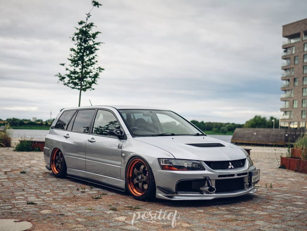 Το σπάνιο Mitsubishi Evo IX Wagon είναι το JDM Silver Surfer