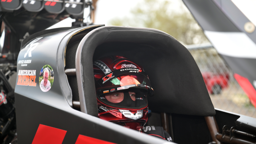 Ο Stewart έκανε το ντεμπούτο του ως Top Fuel «Rookie» στο NHRA Gatornationals.  Ο Hagan παίρνει το Dodge//SRT® Hellcat στους προημιτελικούς του Funny Car |  Drag Illustrated