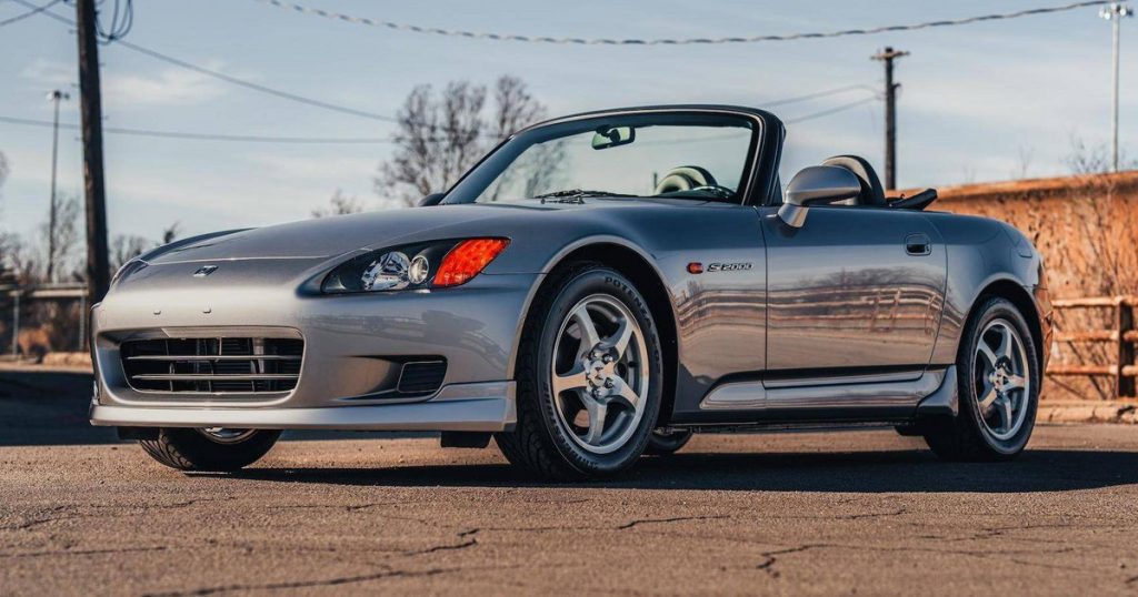 Honda S2000 σε άριστη κατάσταση ζητά νέο ιδιοκτήτη (φωτογραφίες)