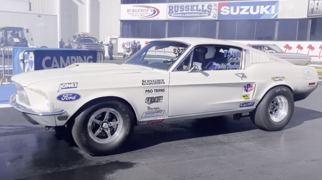 Στα 77, ο Drag Racer Richie Pauley αψηφά την ηλικία με το 1968.5 Mustang Cobra Jet του