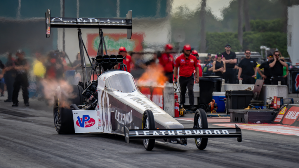 Ο Tony Schumacher κάνει το ντεμπούτο του Leatherwood Distillery Top Fuel Dragster |  Drag Illustrated