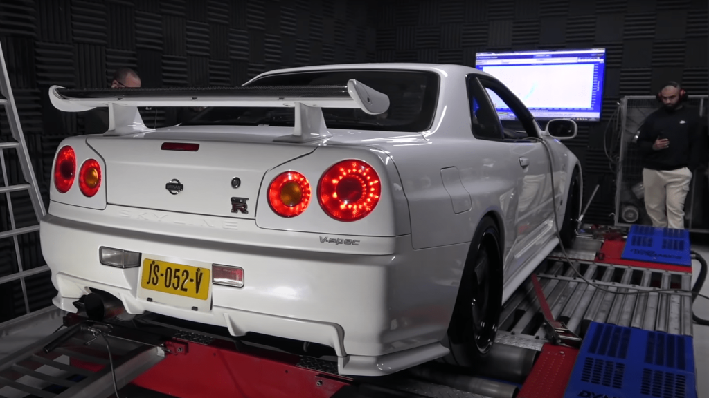 Παρακολουθήστε αυτό το Epic 800-HP Dyno Run του Nissan Skyline GT-R R34