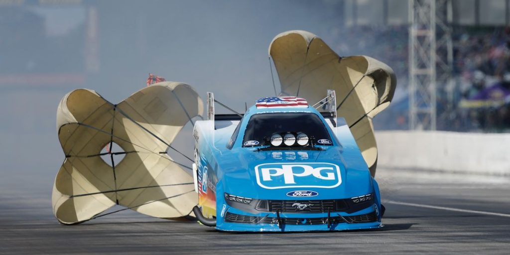 NHRA Funny Car Pilot Bob Tasca δεν λέει τίποτα ανεπίσημο για το ρεκόρ ταχύτητας του